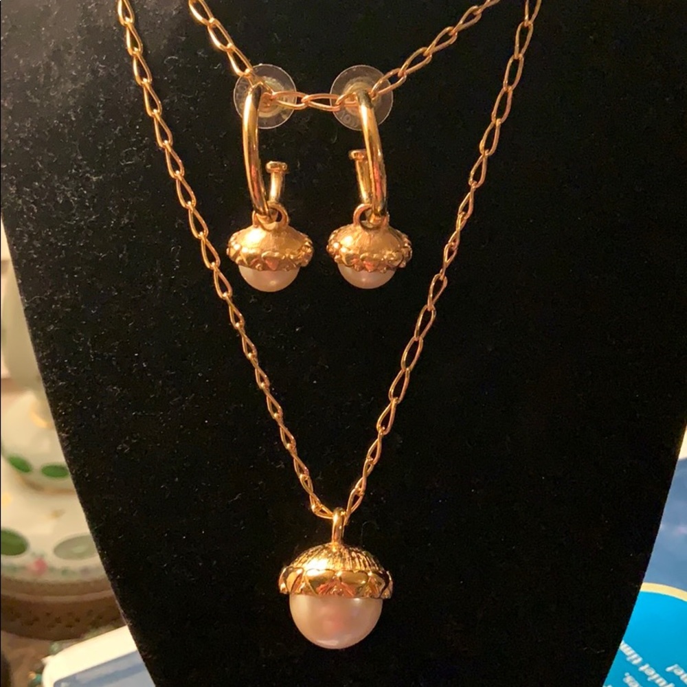 Vtg Avon Acorn Pearl Necklace & Matching Earrings